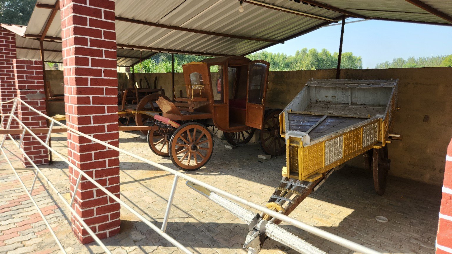 Carriage and cart displays recall older journeys.